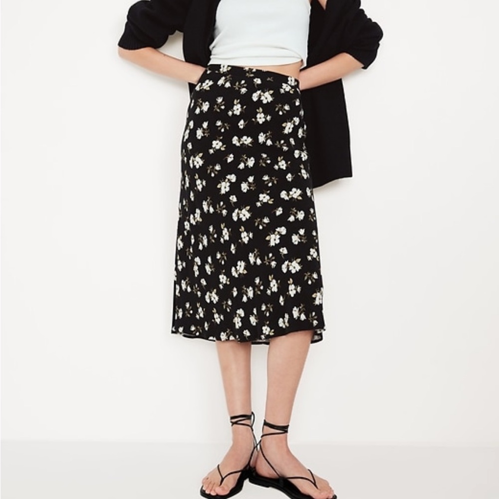 Old Navy Black Floral Midi Skirt with White & Cream Accents Size Large Petite